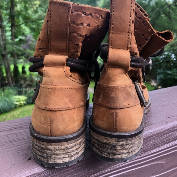 Lace up leather ankle boots - Picture 2 of 10